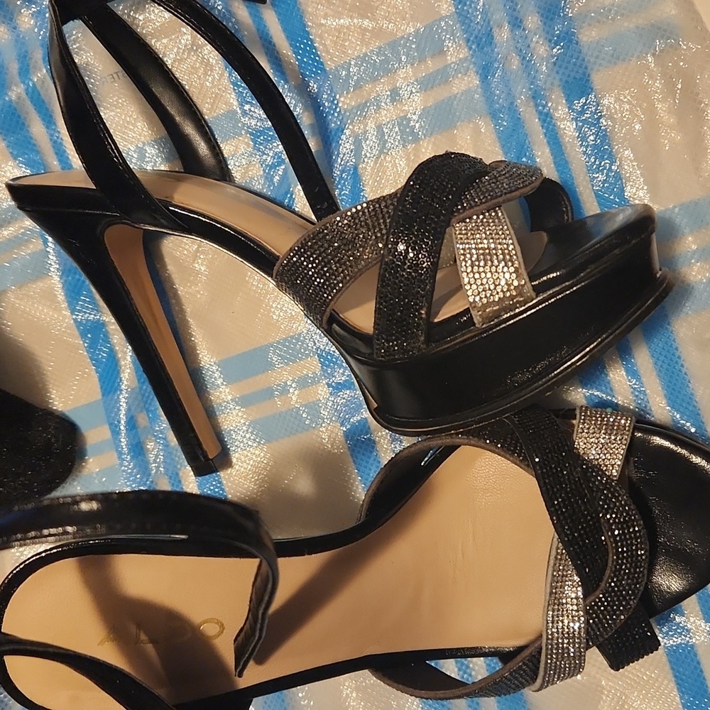 heels - Picture 2 of 4